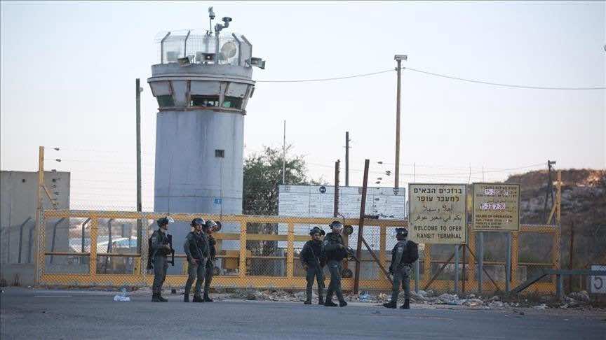 بداية من الجمعة.. 1380 معتقلا فلسطينيا بسجون إسرائيل يضربون عن الطعام