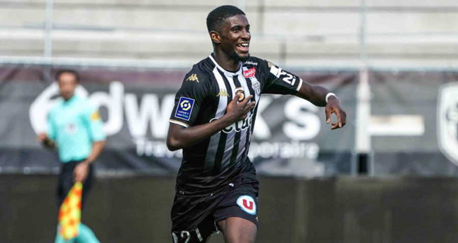 لاعب جديد قريب من حمل قميص المنتخب الوطني المغربي