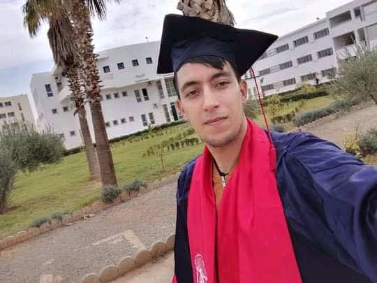 طالب دكتوراه بجامعة فاس يعاني بسبب المنحة