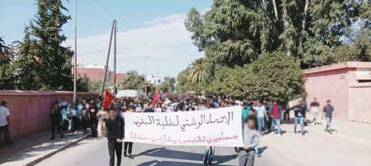 طلبة ظهر المهراز يجبرون جماعة فاس وشركة "النقل الحضري" على إلغاء قرار الزيادة في الاشتراكات