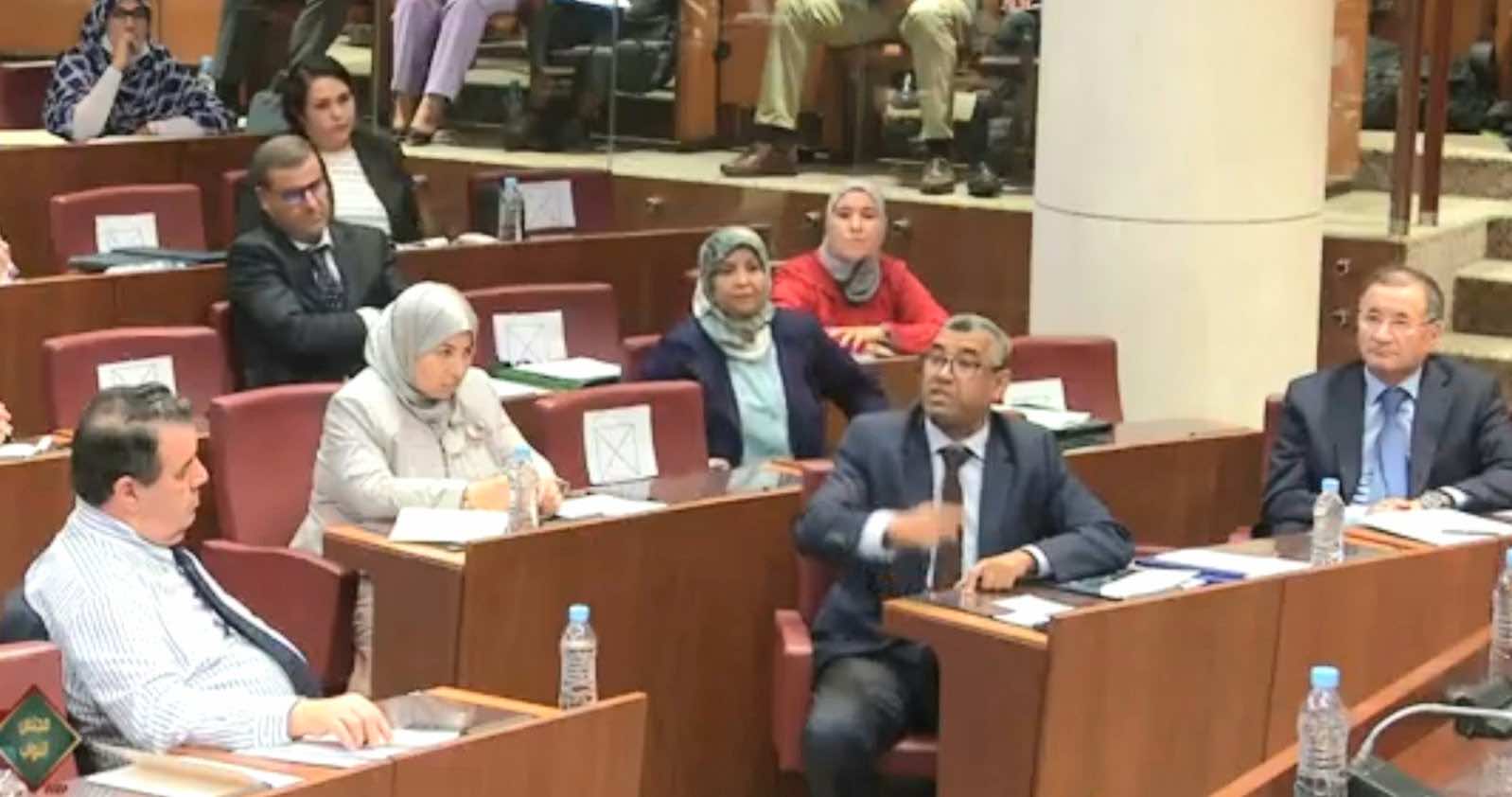 بووانو يرد على وزيرة المالية: اتهامكم للحكومات السابقة أهو استدراك على كلام الملك؟! أم تصفية حسابات مع وزير سابق؟!