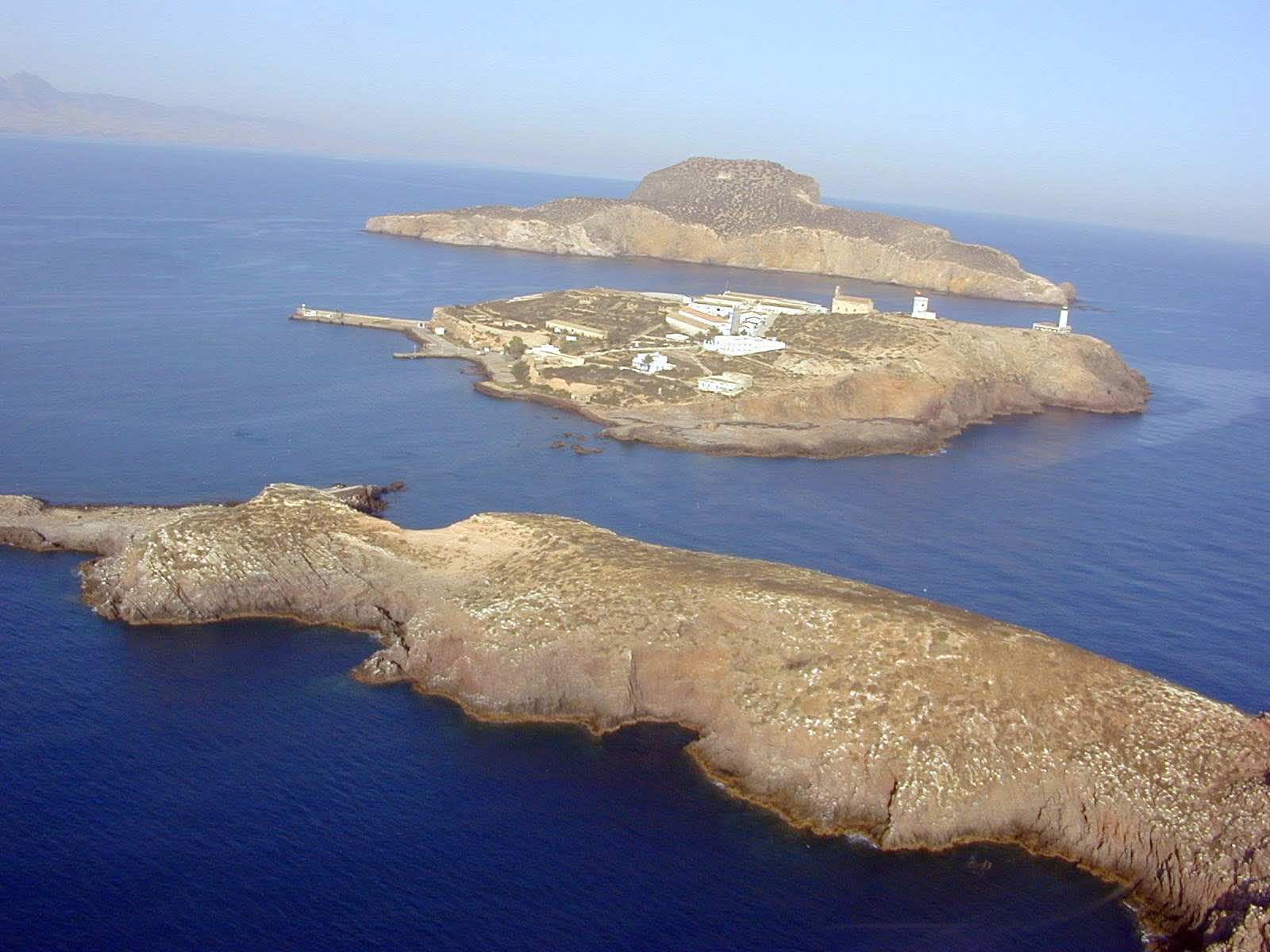 حزب "فوكس" يهاجم إنشاء مزرعة سمكية مغربية بالقرب من الجزر الجعفرية