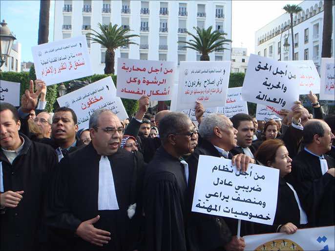 تغول "السمسرة" و"تدهور الأوضاع المهنية" يدفع المحامين إلى الاحتجاج