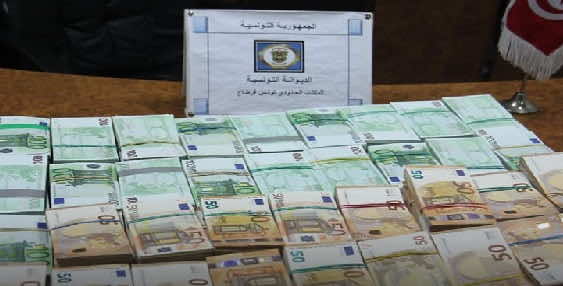 توقيف مغربي في مطار قرطاج بحوزته 100 ألف أورو