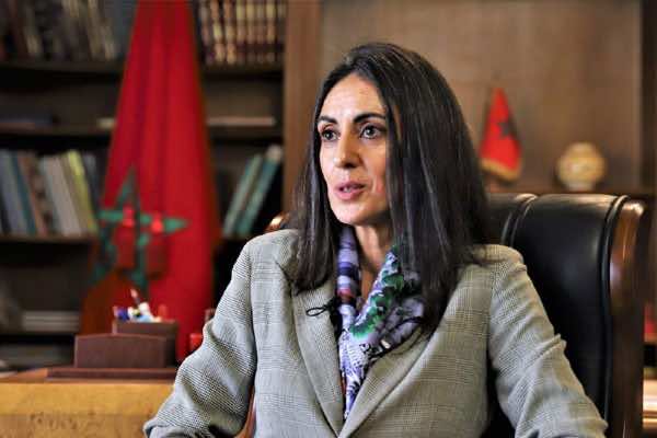وزيرة الاقتصاد والمالية تسمح للموظفين بالولوج إلى مقار عملهم بمجرد أخذ الجرعة الأولى من اللقاح
