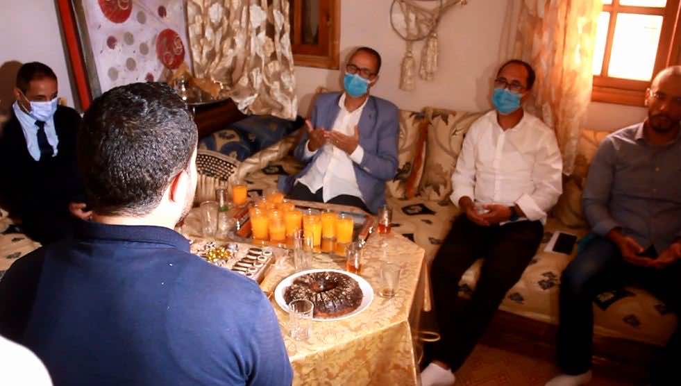 وزارة الصحة تعزي في وفاة ممرض بتارودانت وتسلم عائلته شيكاً بعشرة ملايين سنتيم
