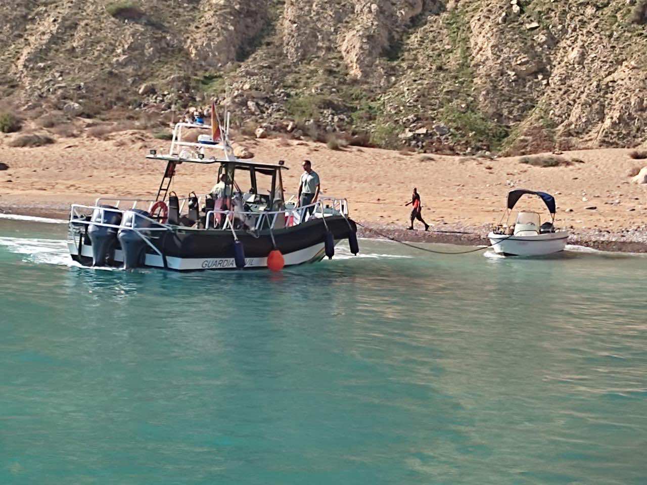 وصول 4 مغاربة لشاطئ مليلية عبر قارب.. بينهم رضيع وشخص مبحوث عنه