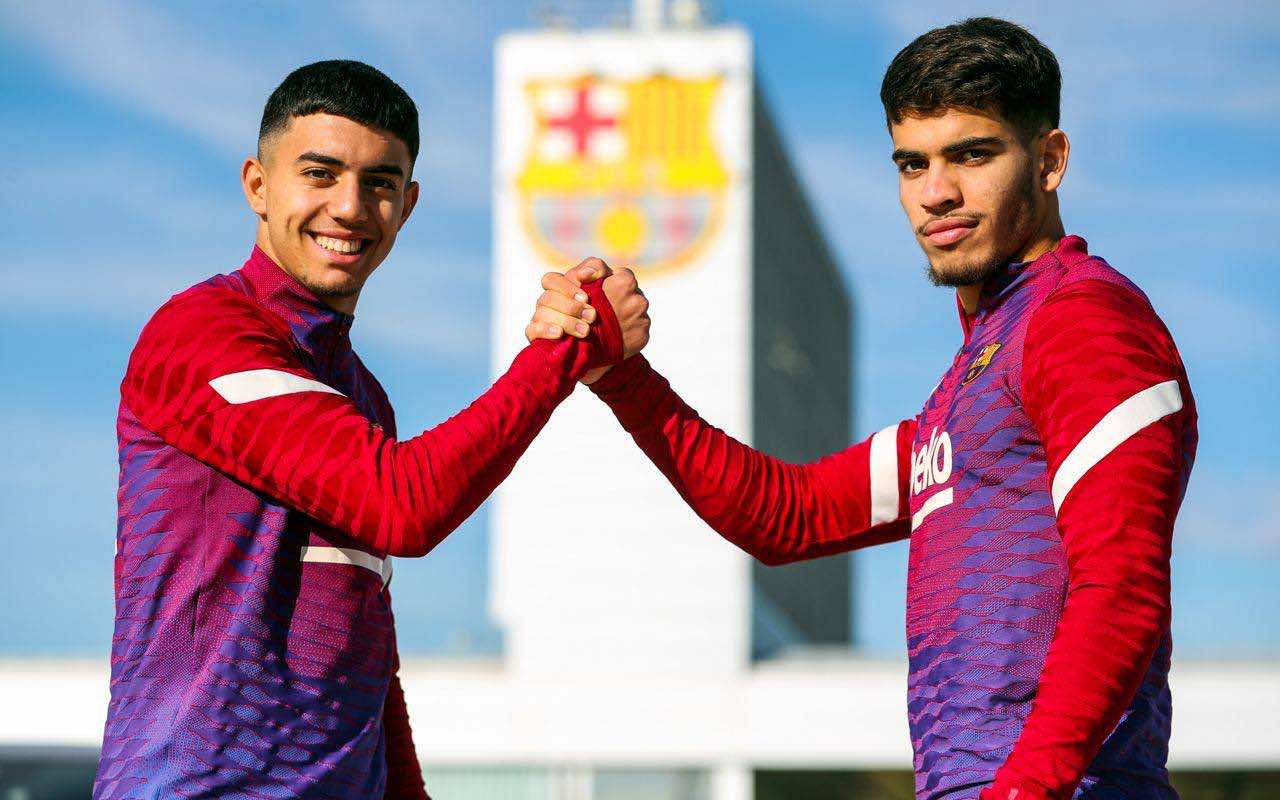 برشلونة الإسباني يحتفي باللاعبين المغربيين أخوماش و الزلزولي