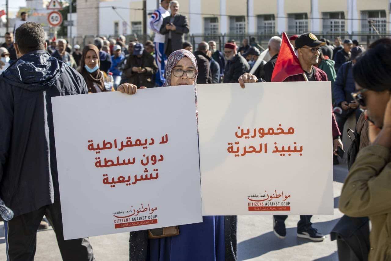 رفعوا شعارات ضد "الانقلاب".. الآلاف من التونسيين يحتجون ضد سعيّد - صور وفيديو