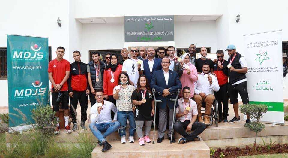 الأبطال البارالمبيين يتوصلون بمنح ميدالياتهم