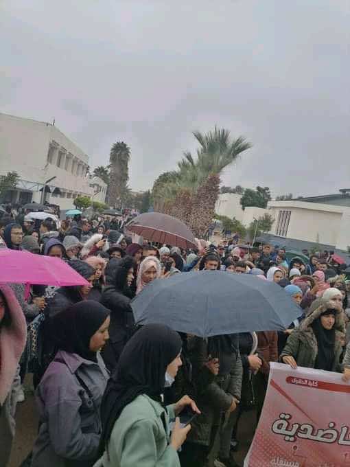 الاحتجاجات ضد " شروط بنموسى " تصل كلية الحقوق في مكناس