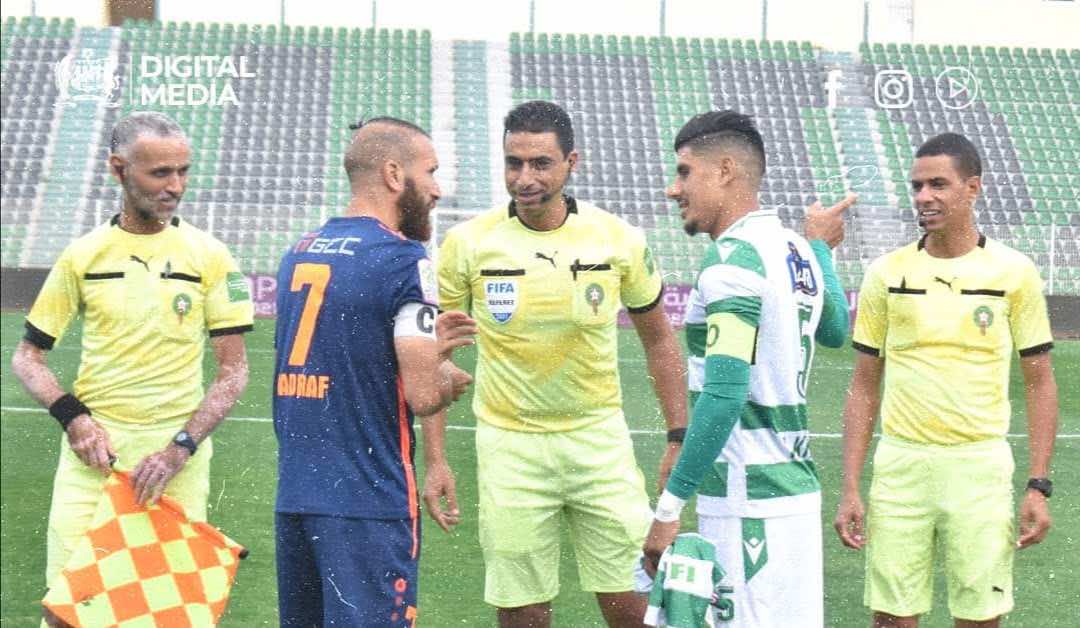 البطولة الاحترافية... التعادل الإيجابي يحسم مباراة مولودية وجدة والدفاع الجديدي