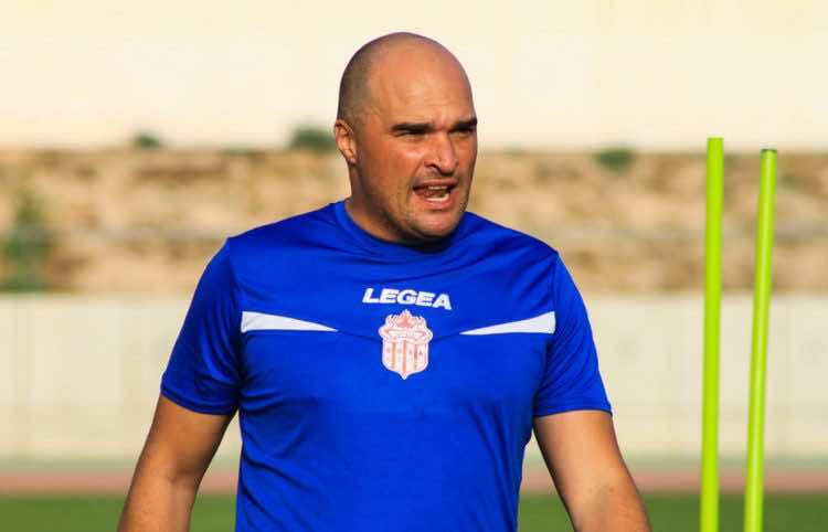 حسنية أكادير تتخلى عن مدربها