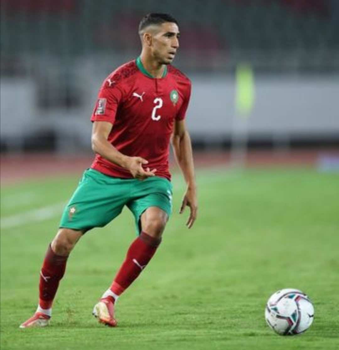 حكيمي ضمن أفضل تشكيل خماسي في إفريقيا