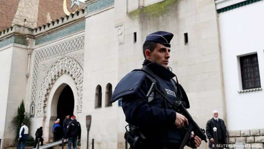 إدانة اعتداءات استهدفت ثلاثة مساجد بفرنسا