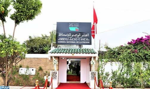 المجلس الوطني للصحافة يسحب البطاقة المهنية من مدراء نشر مواقع "انتهكوا" الأخلاقيات