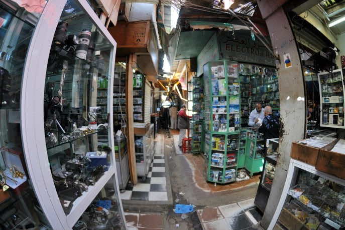 خبير اقتصادي: شركات تدعم الاقتصاد غير المهيكل بعدم التصريح برقم معاملاتها الحقيقي