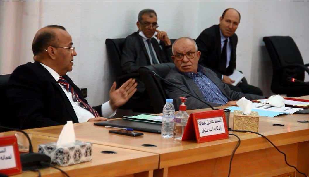 عامل إنزكان في جدال حاد مع رئيس مجلسها الإقليمي خلال جلسة عامة