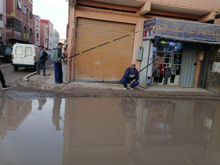 نشطاء يسخرون من انعـدام البنيات التحتية بجماعة سيدي بيبي