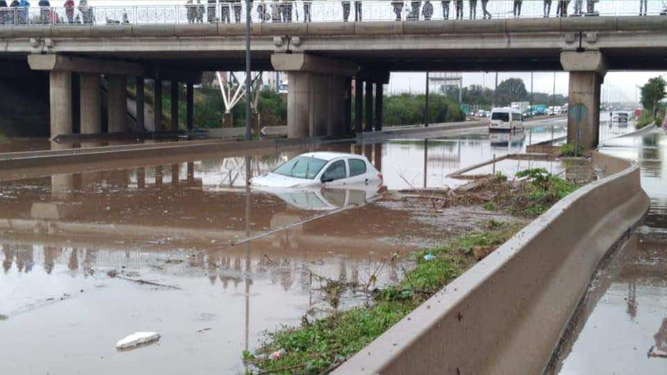 الفيضانات أضرت بـ 68 مشروعا حكوميا وكلفت 230 مليون درهم