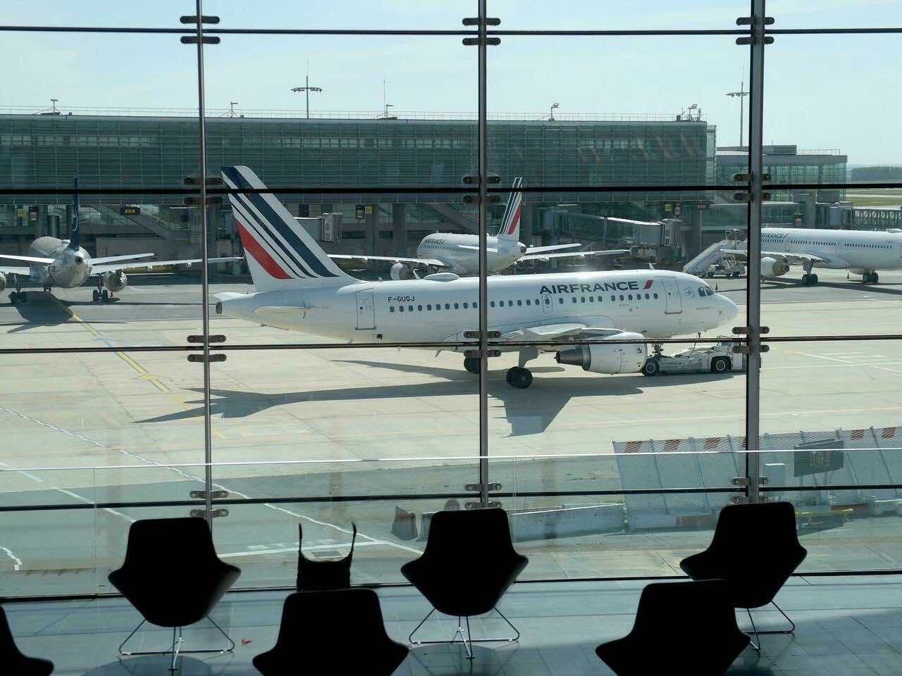فرنسا تعيد فرض قيود على المسافرين من وإلى بريطانيا
