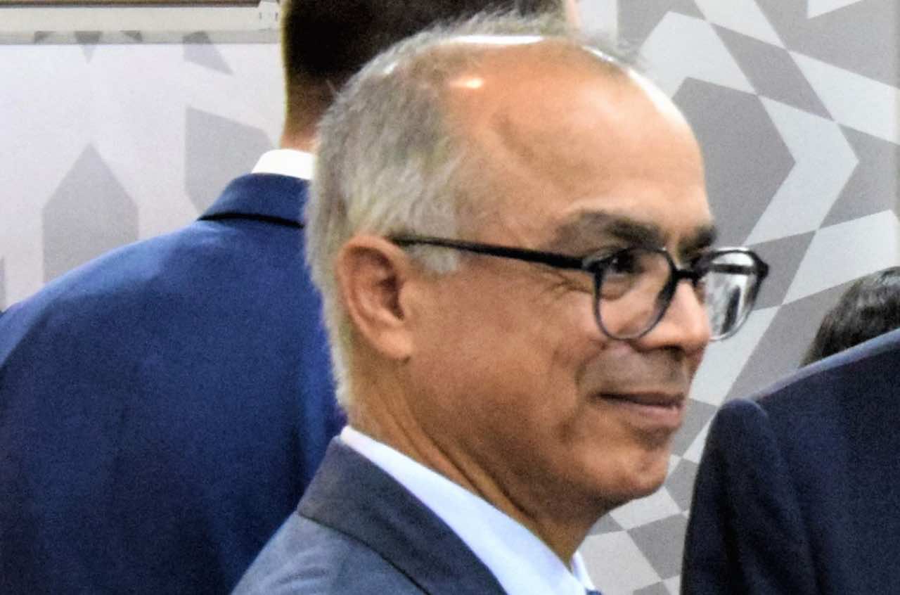 منع البث المباشر لاجتماع البرلمانيين ببنموسى.. بحث عن برلماني كان يبث اللقاء على صفحته في "فايسبوك"
