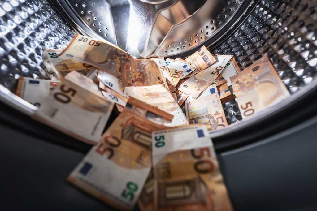 النيابة العامة تنشر "دليلا علميا" يساعد على ملاحقة جرائم غسل الأموال وتمويل الإرهاب