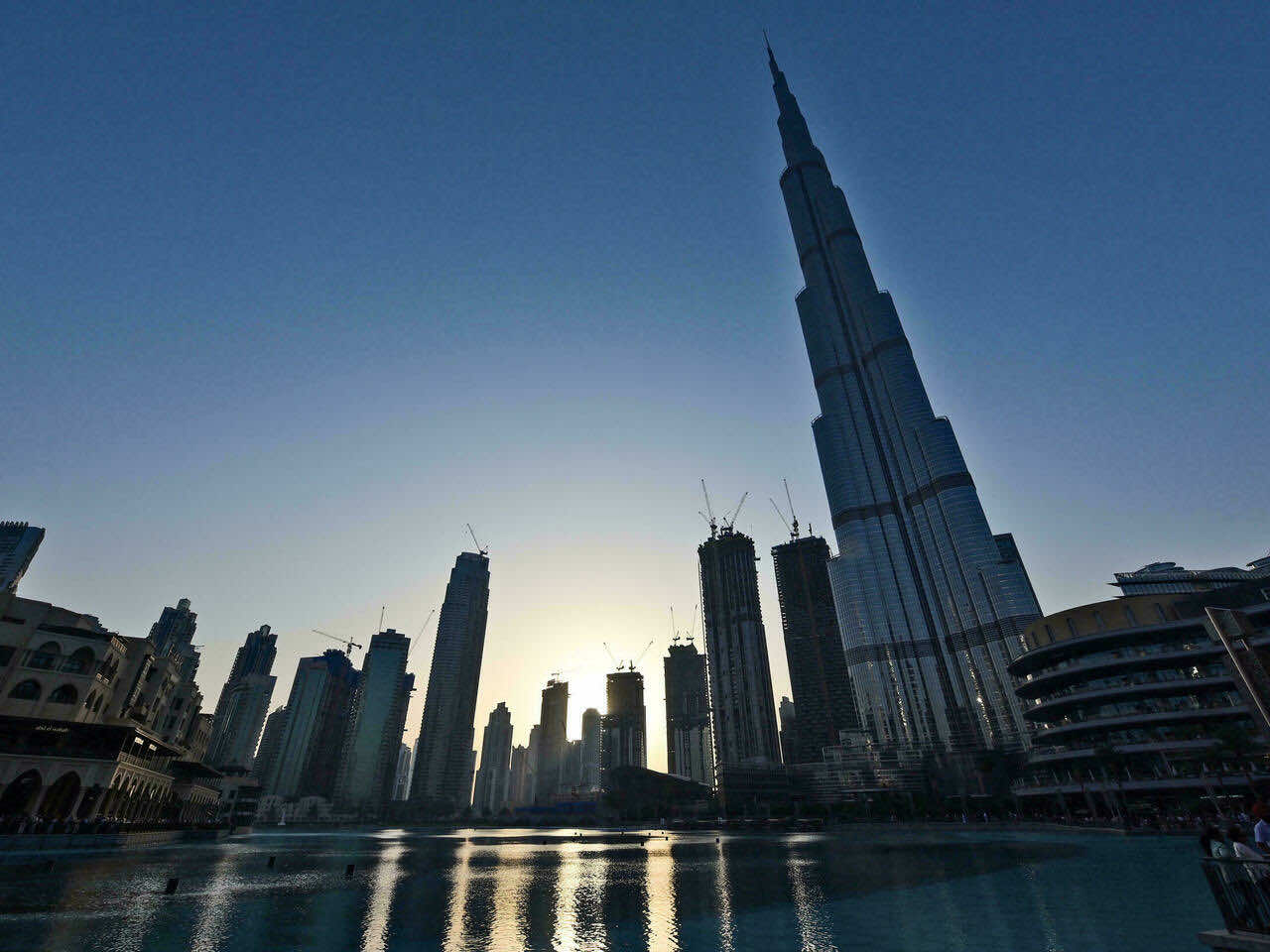 الإمارات تعتمد أربعة أيام ونصف عمل وتغير عطلة نهاية الأسبوع للسبت والأحد