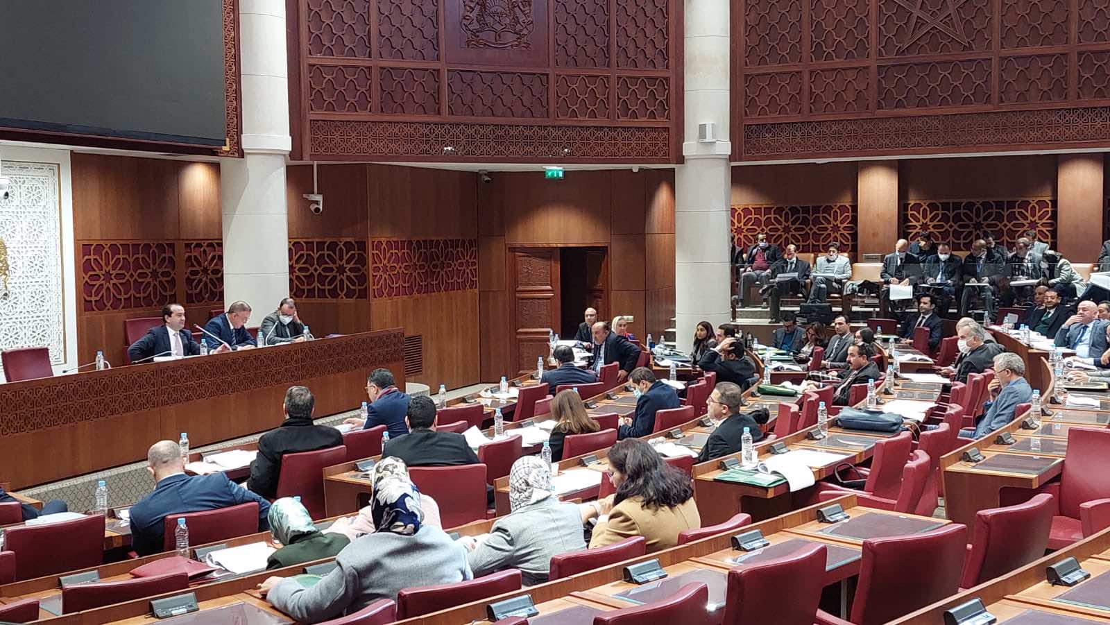 تشكيك المهاجري وبوانو في نوايا الحكومة يفجر اجتماع لجنة المالية... ولقجع يهدد بالانسحاب