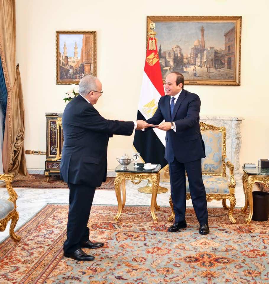 الجنرالات يتفقون.. مصر والجزائر تعلنان دعمهما لقيس سعيّد