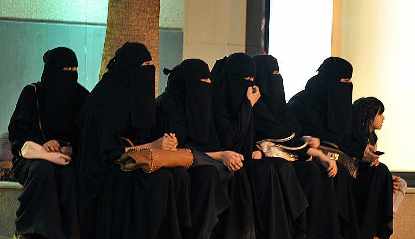 السعودية تتوعد مروجي الشائعات عن التحرش بالنساء بالسجن
