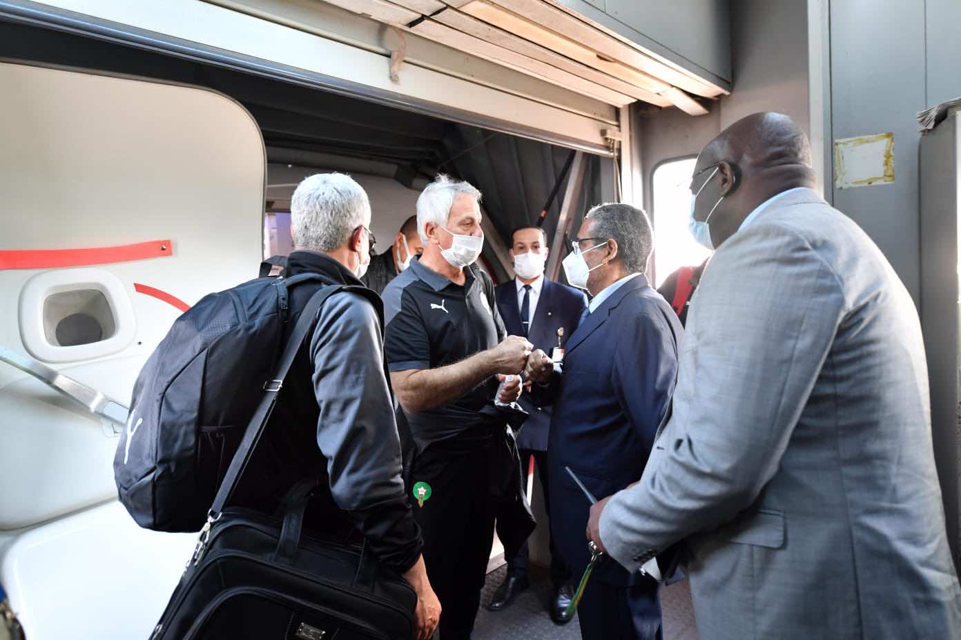 سفير المغرب في الكاميرون يستقبل بعثة المنتخب الوطني المغربي