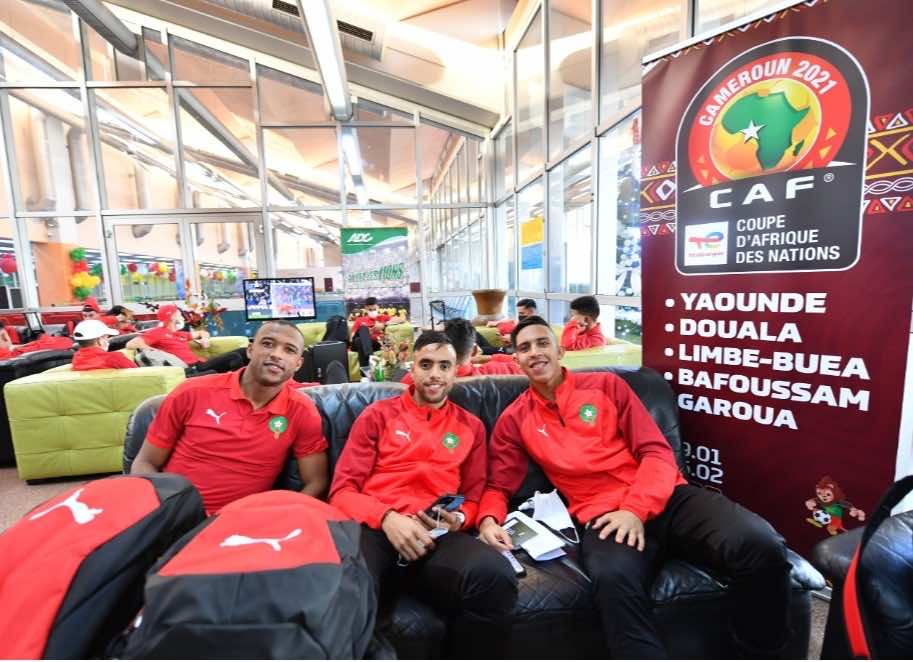 بعثة المنتخب الوطني المغربي الأول تصل إلى ياوندي استعدادا للمشاركة في كأس الأمم الإفريقية