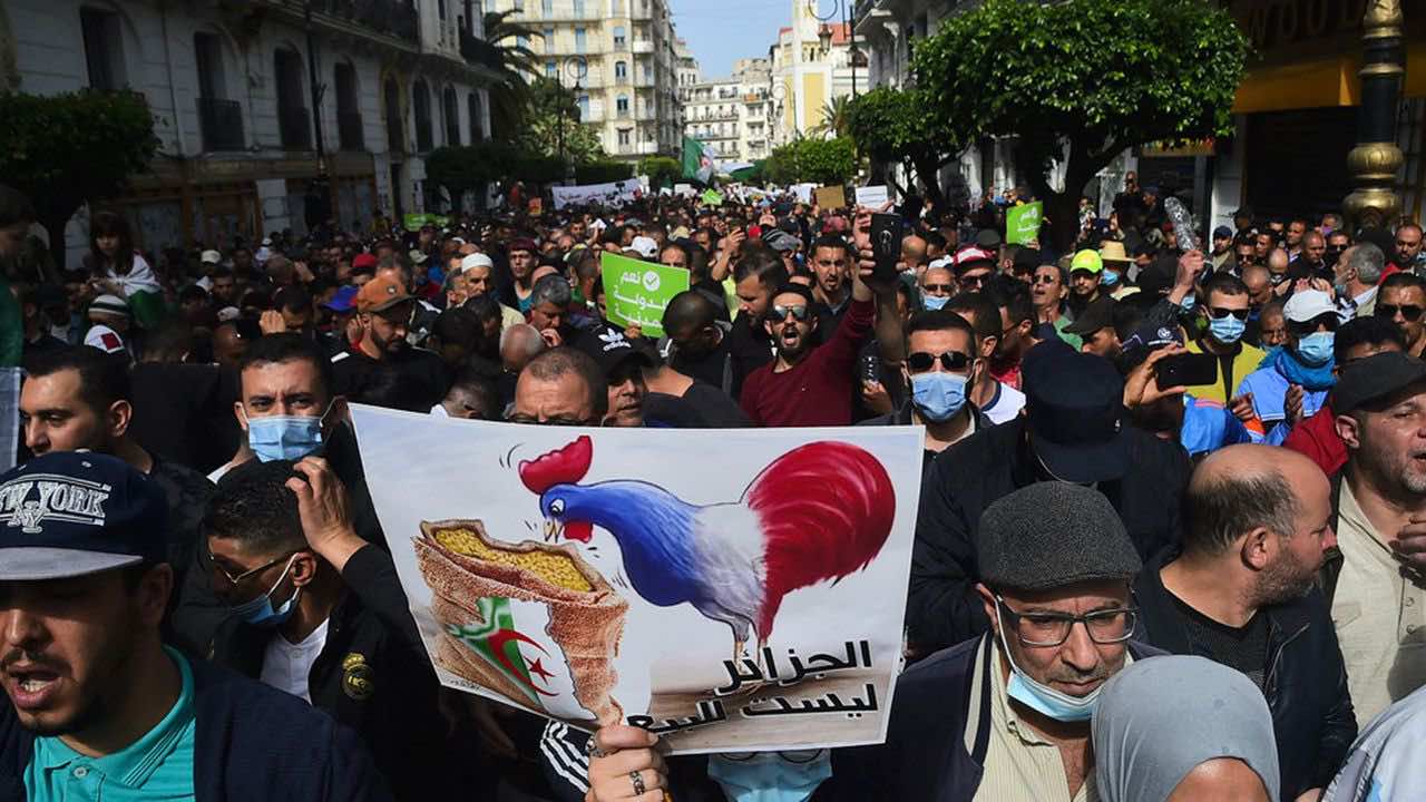 الجزائر تضطر إلى إعادة سفيرها إلى باريس دون اعتذار فرنسي