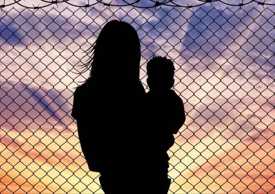 92 طفلا بمعية أمهاتهن داخل السجون.. وزير العدل: يجب التفكير في طريقة لمعالجة وضعهم بعد السجن