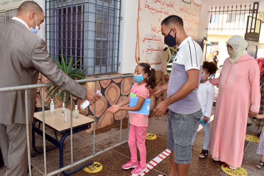 مدارس بالبيضاء لم تستطع ضمان "التعليم عن بعد" جراء نقص الوسائل عقب إغلاق أبوابها إثر تفشي كوفيد