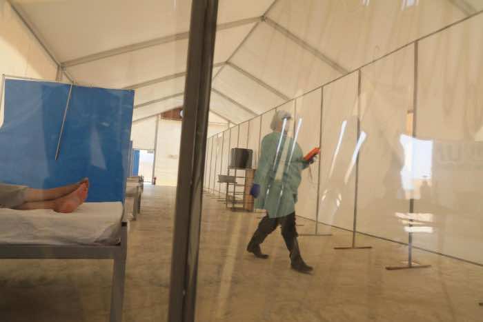 عودة العمل بالمستشفيات الميدانية لمواجهة تفشي كوفيد في المغرب