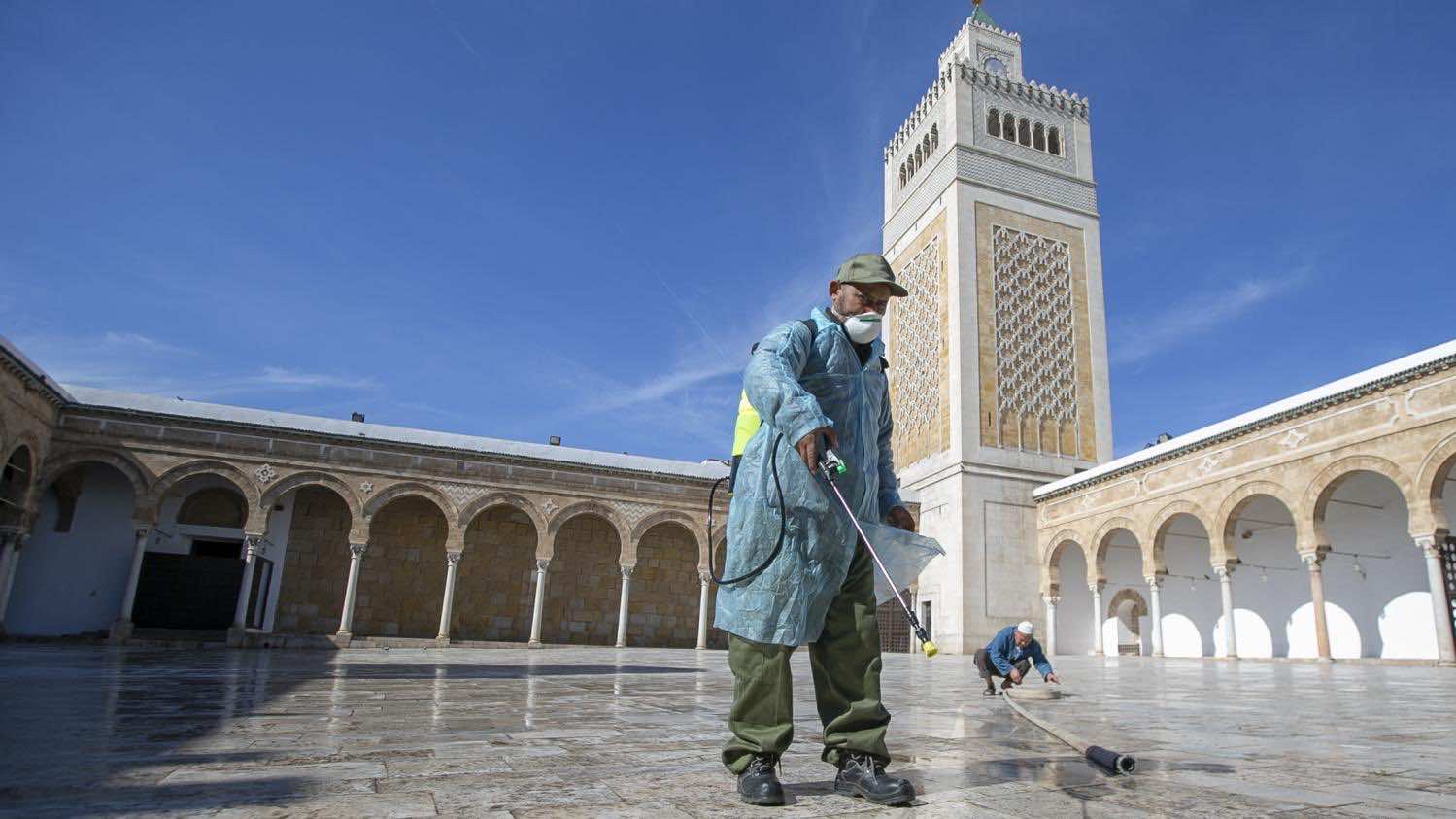 المساجد تخضع لإجراءات جديدة في فتح أبوابها جراء تفشي متحورة "أوميكرون"