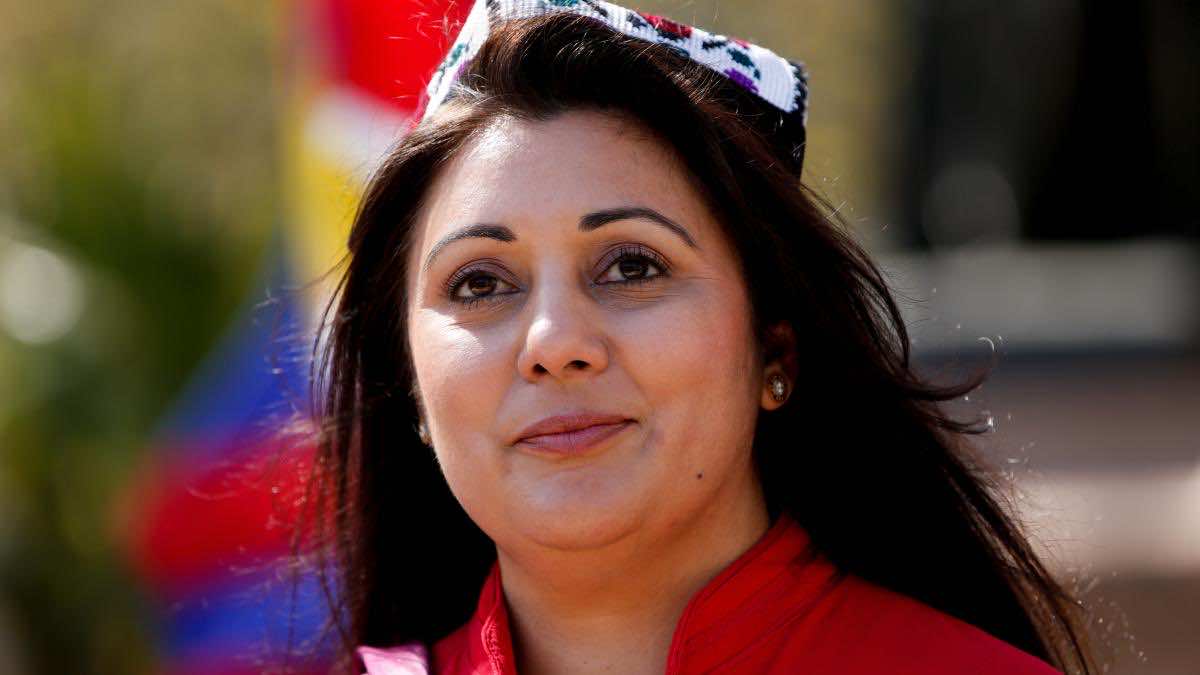 وزيرة بريطانية: أُقلت من منصبي بسبب إسلامي