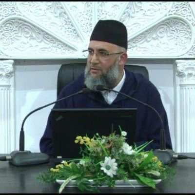وزارة الأوقاف تعزل خطيبا بسبب تدويناته في "فايسبوك" اعتبرت "ذات طابع سياسي"
