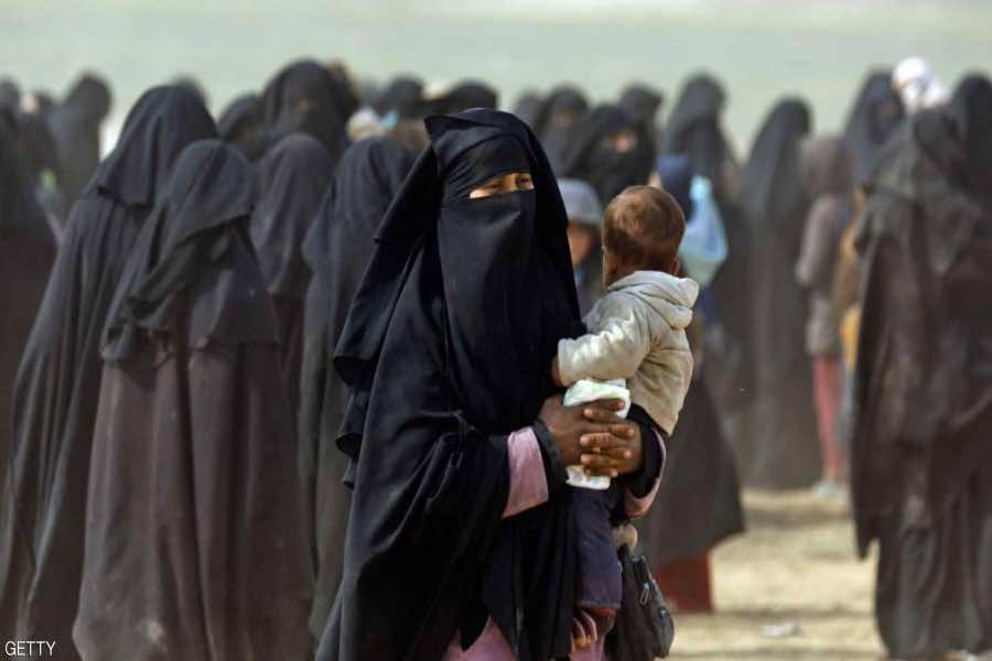 عائلات المغاربة المحتجزين في سجون سوريا يحتجون أمام البرلمان خوفا على مصيرهم إثر مواجهات مسلحة مع "داعش"