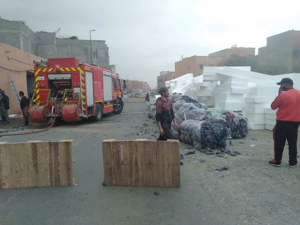 حريق مهول يدمر مستودع مفروشات بمراكش