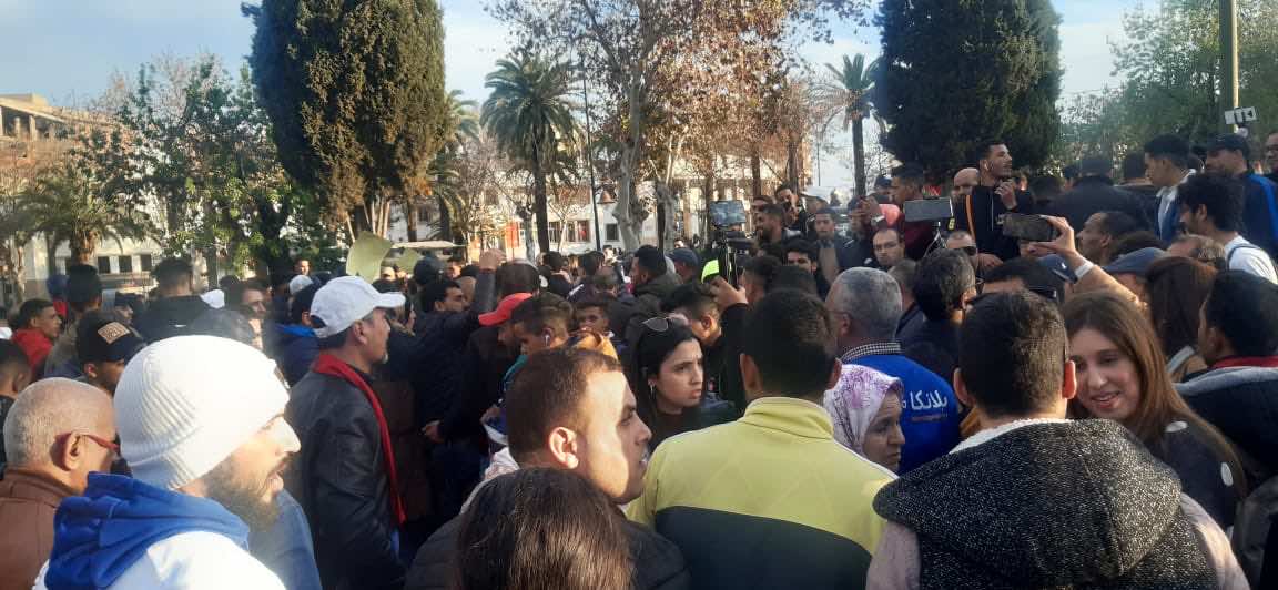 الطلبة يتقدمون مظاهرة في فاس جراء أزمة الأسعار