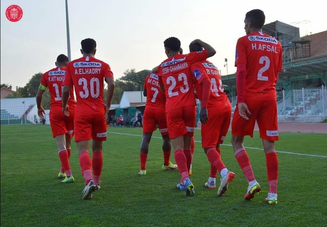 البطولة: حسنية أكادير تكسب فوزا ثمينا أمام متصدر الدوري