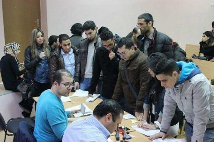 طالب مغربي مقيم في أوكرانيا لـ"اليوم24": لا نعرف ماذا سنفعل بعد بلاغ السفارة وأسعار التذاكر مرتفعة جدا