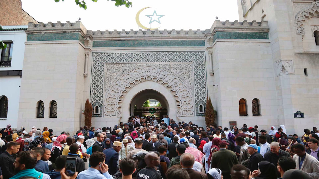منتدى للإسلام في باريس يطوي صفحة المجلس الفرنسي للديانة الإسلامية ومعه صراع النفوذ الديني بين المغرب والجزائر