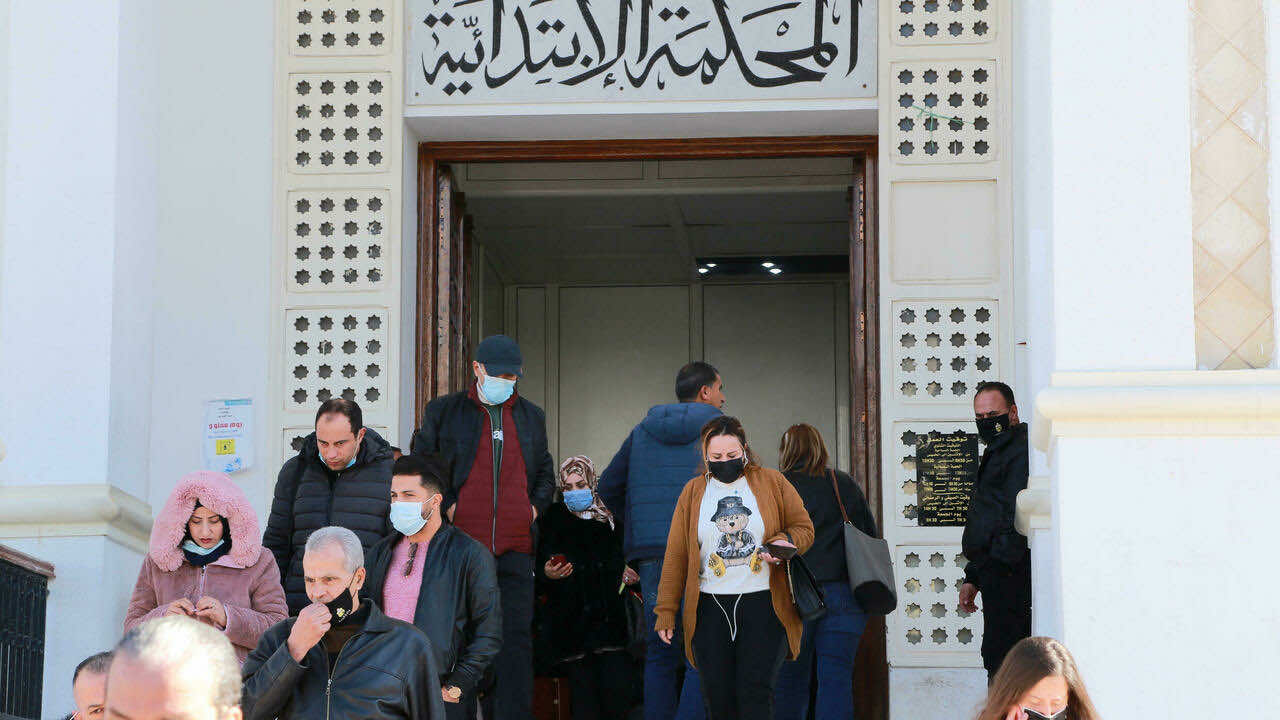 إفراج موقت عن صحافي ناشط في تونس