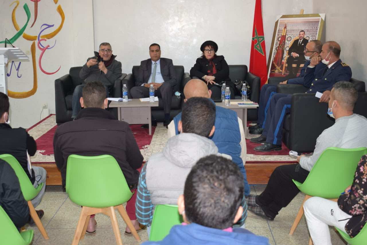 استقبال شعراء بسجن بني ملال لحث السجناء على القراءة والكتابة