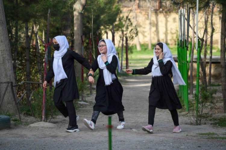 حركة "طالبان" تتراجع عن فتح المدارس الثانوية للبنات