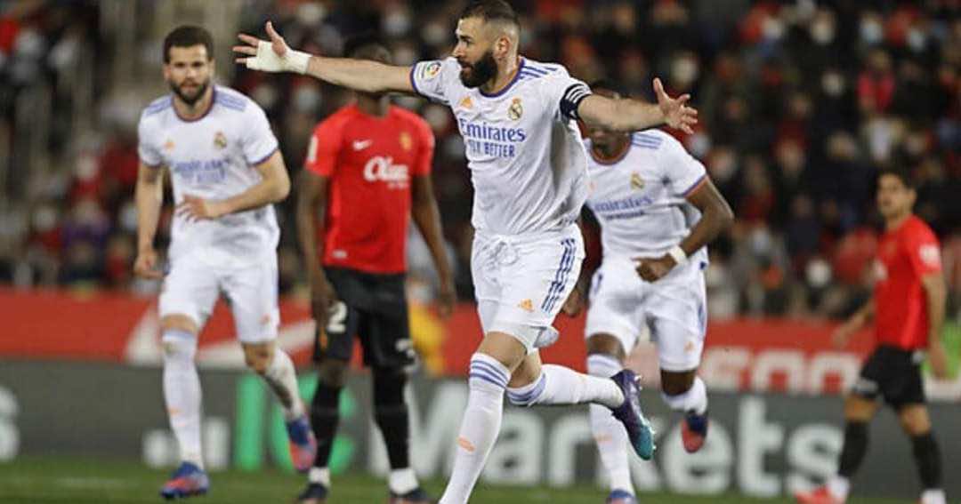 بنزيما يغيب عن الكلاسيكو غدا الأحد بسبب الإصابة